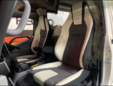 TOYOTA�@�o���e�b�N�@ZiL520�@�J�����[�h�i2020�N�j�@�Ɂ@RECARO�i���J���j�@LX-F�@IL110H�@���@�A�[�����X�g�t���@�~���E�@����