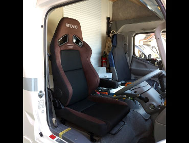 MITSUBISHI�@�L�����^�[�@FG82�i2005�N�j�@�Ɂ@RECARO�i���J���j�@SR-7F�@GU100�@�u���E���@�A�[�����X�g�t���@����