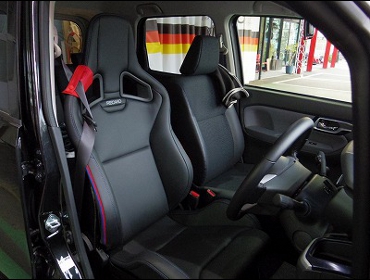 DAIHATSU�@���[���J�X�^���@LA150S�@�Ɂ@RECARO�i���J���j�V�[�g�@�X�|�[�c�X�^�[LL100H���U�[SE�@BK���U�[/BL�X�e�b�`�@�J�[�{���o�b�N�V�F���@����