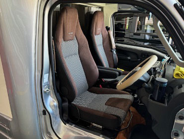 DAIHATSU�@�i�n�b�s�[�����v���X�j�@�n�C�[�b�g�g���b�N�@�L�����s���O�J�[�@S510P�i2023�N�j�@�Ɂ@RECARO�i���J���j�@LX-F�@WU110�@A/R�@�u���E���@�A�[�����X�g�t���@���@LX-F�@WU110�@A/R�@�u���E���@���ʃV���[�g�J�b�g���H�@����