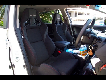 RECARO�i���J���V�[�g�j�@HONDA�@�I�f�b�Z�C�@RB3�Ƀ��J���@SR-7 Lassic�i���V�b�N�j�@BK/RED�@���@SR-7F Lassic�i���V�b�N�j�@BK/RED �@����