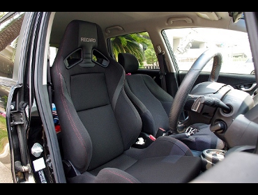 RECARO�i���J���V�[�g�j�@HONDA�@�t�B�b�g�@GE8�Ƀ��J���@SR-7 Lassic BK/RED�@����
