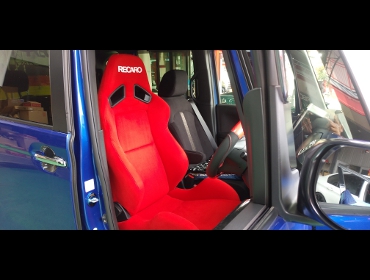 HONDA�@N-BOX�J�X�^���@JF3�i2017�N�j�@�Ɂ@RECARO�i���J���j�@SR-7�@KK100�@RED�@����