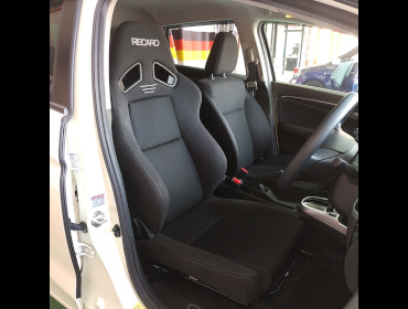 HONDA�@�t�B�b�g�@GK3�i2015�N�j�@�Ɂ@RECARO�i���J���j�@SR-7F�@GK100�@BK/BK�@����