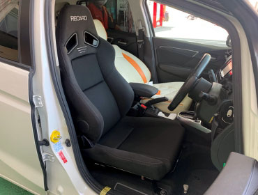 HONDA�@�t�B�b�g�@GK3�i2016�N�j�@�Ɂ@RECARO�i���J���j�@SR-7F�@GK100�@BK/BK�@����