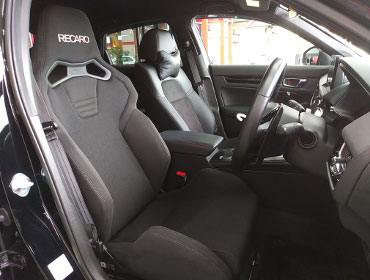 HONDA�@�V�r�b�N e:HEV�@FL4�i2022�N�j�@�Ɂ@RECARO�i���J���j�@SR-S�@BK100H�@BK/BK�@�V�[�g�q�[�^�[�t���@����