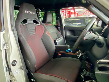 HONDA�@N-ONE�@JG3�i2022�N�j�@�Ɂ@RECARO�i���J���j�@SR-C�@BK100H�@A/R�@BK/RED�@�V�[�g�q�[�^�[�t���@���A�[�����X�g�t���@����