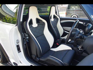 ���J���@�X�|�[�c�X�^�[�@���~�e�b�h�G�f�B�V�����@�z���C�g