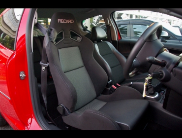 RECARO�i���J���V�[�g�j�@�v�W���[�ipeugeot�j�@207GT�Ƀ��J���@SR-7�@SK100�@BK/SIL�@����