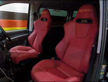 Mercedes Benz�i�����Z�f�X�x���c�j�@V�N���X�@W639�@�Ɂ@RECARO�i���J���j�@�X�|�[�cJC���U�[SE�@RED���U�[�@�~2�r�@����