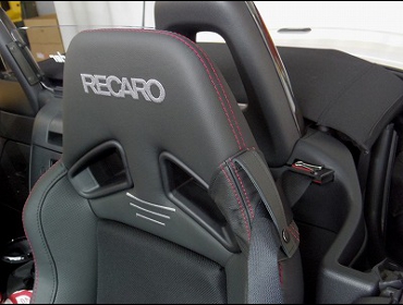 RECARO�i���J���V�[�g�j�@ABARTH�@124�X�p�C�_�[�@�Ɂ@���J���@SR-7�@Lassic�@BK�@�V�[�g�q�[�^�[�t���@�~2�r�@���@�V�[�g�o�b�N��������ɃX�s�[�J�[�ڐ݂ő���