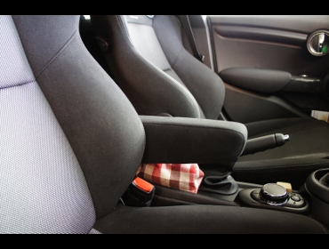 RECARO�i���J���V�[�g�j�@BMW�@F55�@�Ɂ@���J���@SR-7F�@GK100�@BK/SIL�@�A�[�����X�g�t���@�~2�r�@����