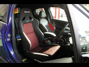 RECARO�i���J���V�[�g�j�@�v�W���[208�@MT�ԁ@�E�n���h���@�Ɂ@RECARO�i���J���j�@SR-7F�@GK100�@BK/RED�@����