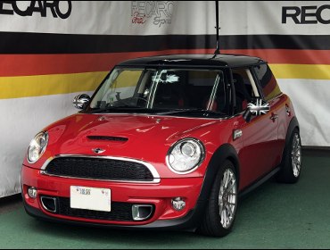 BMW�@�~�j�i2011�N�j�@�Ɂ@RECARO�i���J���j�@SR-7�@����@�A�h�o���X�G�f�B�V����2019�@RED�@�~���E�@����