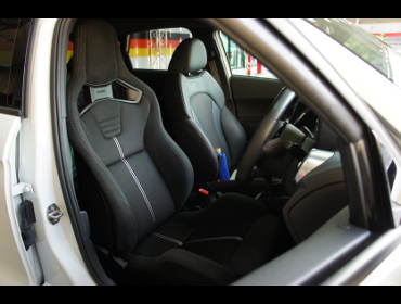 Audi�@S-1�@�Ɂ@RECARO�i���J���j�@�X�|�[�c�X�^�[GK100H�@BK�@����