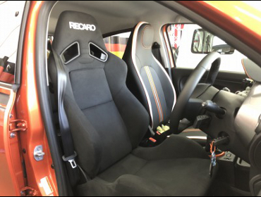 ���m�[�@TWINGO�@GT�i2019�N�j�@�Ɂ@RECARO�i���J���j�@SR-7�@KK100�@BK�@����