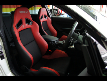 BMW�@M2�@F87�@�Ɂ@RECARO�i���J���j�@SR-7�@Lassic�@RED�@�~���E�@����