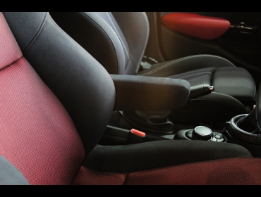 BMW�@�~�j�N�[�p�[S�@F55�i2016�N�j�@�Ɂ@RECARO�i���J���j�@SR-7F�@GK100�@BK/RED�@�A�[�����X�g�t���@����