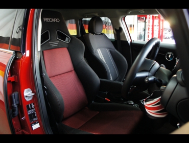BMW�@�~�j�N�[�p�[S�@F55�i2016�N�j�@�Ɂ@RECARO�i���J���j�@SR-7F�@GK100�@BK/RED�@�A�[�����X�g�t���@����