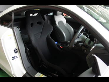 Audi�@TT�@8J�i2009�N3���j�@�Ɂ@RECARO�i���J���j�@RS-GE�@����