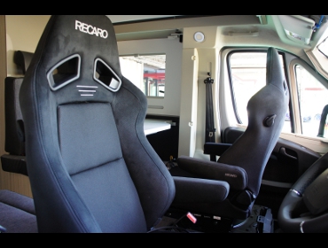 �t�B�A�b�g�f���J�g�@�A�h���A�R���p�N�g�L�����s���O�@�Ɂ@RECARO�i���J���j�@SR-7F�@GU100H�@BK�@���A�[�����X�g�@�~���E�@����