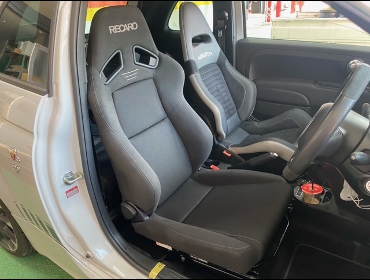 �A�o���g595�@�R���y�e�B�c�H�[�l�i2018�N�j�@�Ɂ@RECARO�i���J���j�@SR-7F�@GK100�@BK/BK�@����