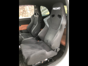 ABARTH�@595�@�R���y�@���n���h���@MT�ԁi2019�N�j�@�Ɂ@RECARO�i���J���j�@SR-6�@KK100S�@BK�@����
