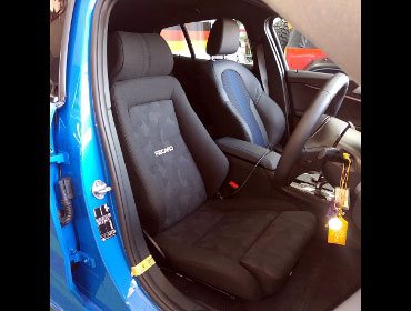 BMW�@118dM�X�|�[�c�@F40�i2021�N�j�@�Ɂ@RECARO�i���J���j�@�G���S���hMV�@BK�@����