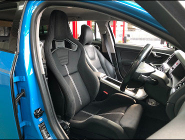 VOLVO�@V60�@FB4164T�@�Ɂ@RECARO�i���J���j�@�X�|�[�c�X�^�[GK100H�@BK�@����