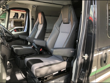 �t�B�A�b�g�@�f���J�g�i2019�N�j�@�Ɂ@RECARO�i���J���j�@LX-F�@WL110H�@BK�@����/���A�[�����X�g�@�L���v�e���V�[�g�i��]�@�\�͂��̂܂܁j�@�~���E�@����