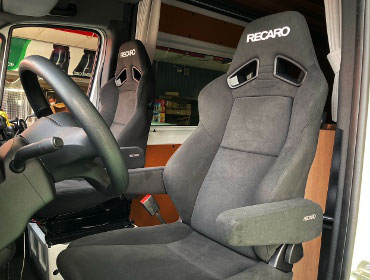 �����Z�f�X�x���c�@�X�v�����^�[�@W907�i2020�N�j�@�Ɂ@RECARO�i���J���j�@SR-7F�@KK100�@BK�@�A�[�����X�g�t���@�~���E�@����