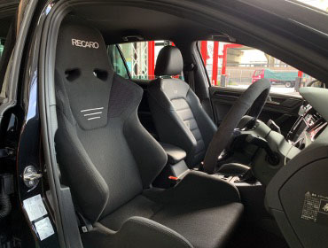 VW�i�t�H���N�X���[�Q���j�@GOLF R�@ACHJXF�i2017�N�j�@�Ɂ@RECARO�i���J���j�@SR-6�@GK100S�@BK/BK�@����