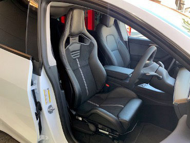 TESLA�@���f��Y�@ZAA-YL3YT�i2023�N�j�@�Ɂ@RECARO�i���J���j�@�X�|�[�c�X�^�[LL210H�@BK�@����