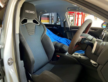 Audi�@8VCXSL�i2015�N�j�@�Ɂ@RECARO�i���J���j�@SR-S�@BK100�@BK/�u���[���b�V���@����