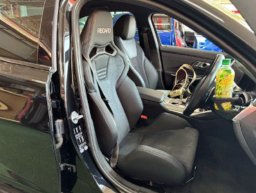 BMW�@330i�@G20�i2019�N�j�@�Ɂ@RECARO�i���J���j�@SR-S�@UT100H�@BK�@�V�[�g�q�[�^�[�t���@����