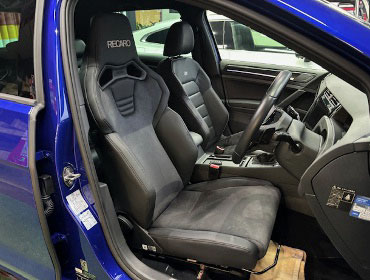 �t�H���N�X���[�Q���@�S���t7.5R�i2018�N�j�@�Ɂ@RECARO�i���J���j�@SR-C�@UT100H�@BK�@�V�[�g�q�[�^�[�t���@����