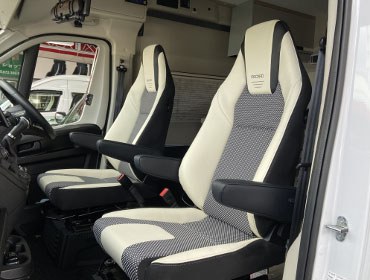 FIAT�@�f���J�g�i2024�N�j�@�Ɂ@RECARO�i���J���j�@LX-F�@WL110H�@A/R�@���@�~���E�@����