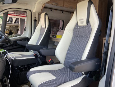 FIAT�@�f���J�g�@7DF-250022�@�E�n���h���ԁi2025�N�j�@�Ɂ@RECARO�i���J���j�@LX-F�@WL1110H�@A/R�@�z���C�g�@�A�[�����X�g���E�@�~���E�@����