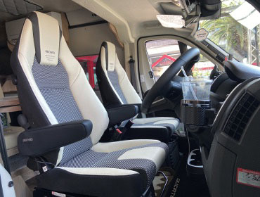 FIAT�@�f���J�g�@7DF-250022�@�E�n���h���ԁi2025�N�j�@�Ɂ@RECARO�i���J���j�@LX-F�@WL1110H�@A/R�@�z���C�g�@�A�[�����X�g���E�@�~���E�@����