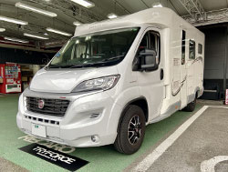 �t�B�A�b�g�@�f���J�g�@�L�����s���O�J�[�i2022�N�j�@�Ɂ@RECARO�i���J���j�@SR-C�@UT100H�@A/R�@BK�@�V�[�g�q�[�^�[�t���@����