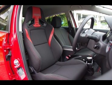 RECARO�i���J���V�[�g�j�@MAZDA�@�f�~�I��RECARO�i���J���j�@SR-7F Lassic�i���V�b�N�j�@RED/RED�@����