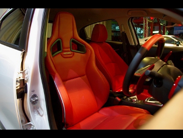 RECARO�i���J���V�[�g�j�@MAZDA�@�f�~�I�@DJ�ɂɃ��J���@�N���X�X�|�[�c�X�^�[�@���U�[SE�@RED�@����