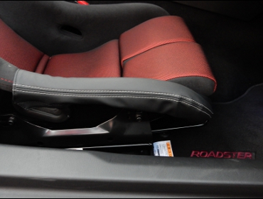 RECARO�i���J���V�[�g�j�@MAZDA�@ND���[�h�X�^�[�@ND5RC�Ƀ��J���@SR-7�@GK100�@BK/RED�@�i�V�[�g�o�b�N�J�o�[�@�s�A�m�u���b�N�j�@����