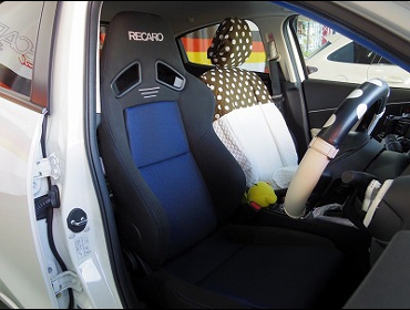 MAZDA�@�f�~�I�@DJ�@�Ɂ@RECARO�i���J���j�@SR-7F�@GK100�@BK/BL�@�V�[�g�q�[�^�[�t���@����