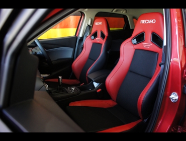 MAZDA�@CX-3�i2019�N�j�@�Ɂ@RECARO�i���J���j�@SR-7F�@Lassic�@RED�@�~���E�@����