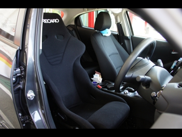 MAZDA�@�f�~�I�i2018�N�j�@�Ɂ@RECARO�i���J���j�@RS-GE�@����