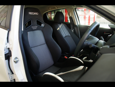 MAZDA�@�f�~�I�@DJ�i2018�N�j�@�Ɂ@RECARO�i���J���j�@SR-7�@GK100�@BK/SIL�@����