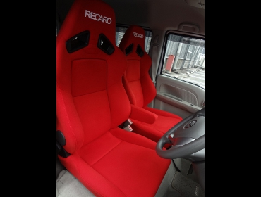 MAZDA�@�X�N�������S���@2WD�@DG17W�@�Ɂ@RECARO�i���J���j�@SR-7F�@KK100�@RED�@�A�[�����X�g�t���@���@SR-7F�@KK100�@RED�@����