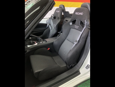 MAZDA�@���[�h�X�^�[�@ND5RC�i2017�N�j�@�Ɂ@RECARO�i���J���j�@RS-G�@GK�@BK/SIL�@���@SR-7�@GK100�@BK/SIL�@����