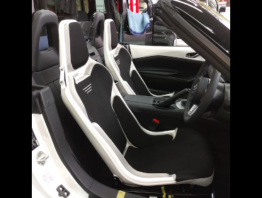 MAZDA�@���[�h�X�^�[990S�@ND5RC�i2022�N�j�@�Ɂ@RECARO�i���J���j�@RCS�@�z���C�g�V�F��/�u���b�N���b�V���@�~���E�@����